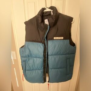 Peloton puffer vest size medium